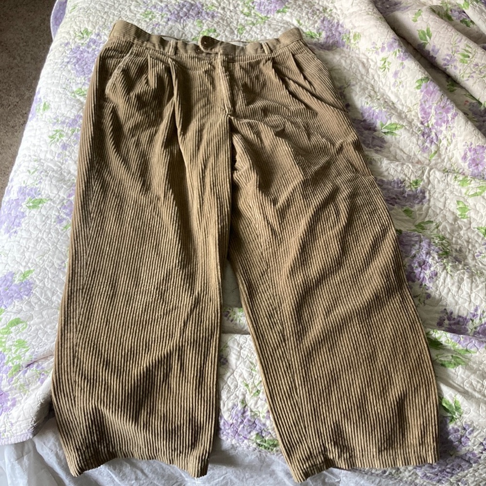 Baggy brown courdory pants